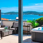 Penthouse View アパート *
