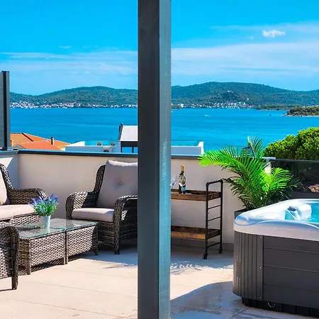 Penthouse View Apartment *